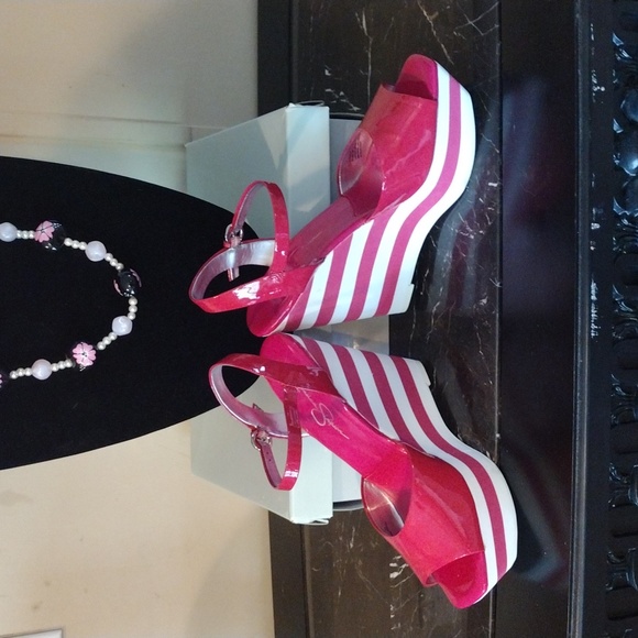 Jessica Simpson Sandals - Picture 3 of 10